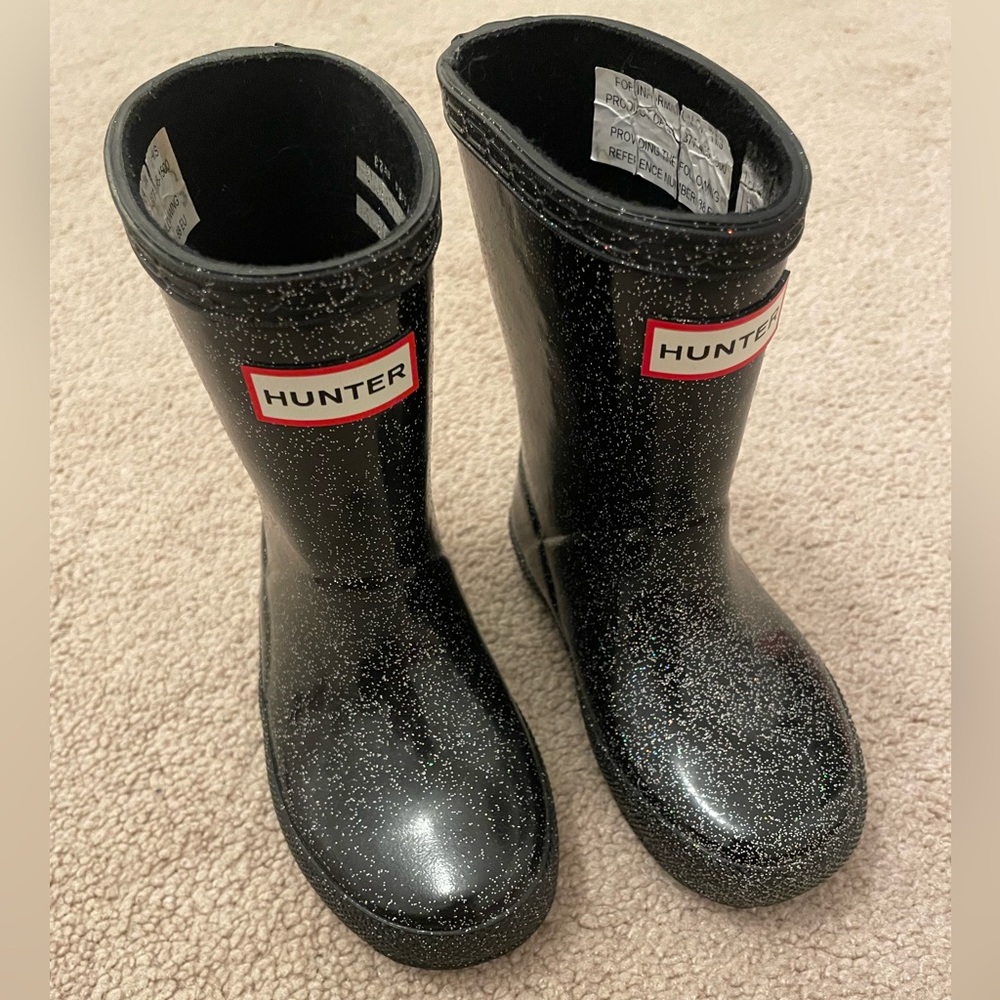 Girl’s black glitter Hunter rain boots. Size 9.